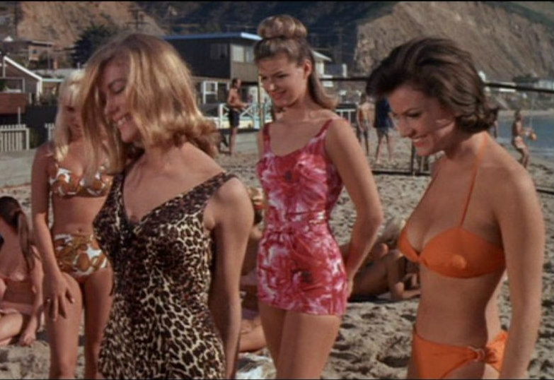 Muscle Beach Party frame grabs (23)