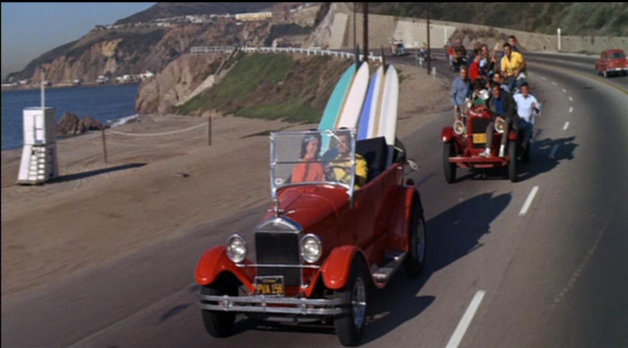 Muscle Beach Party frame grabs (34)