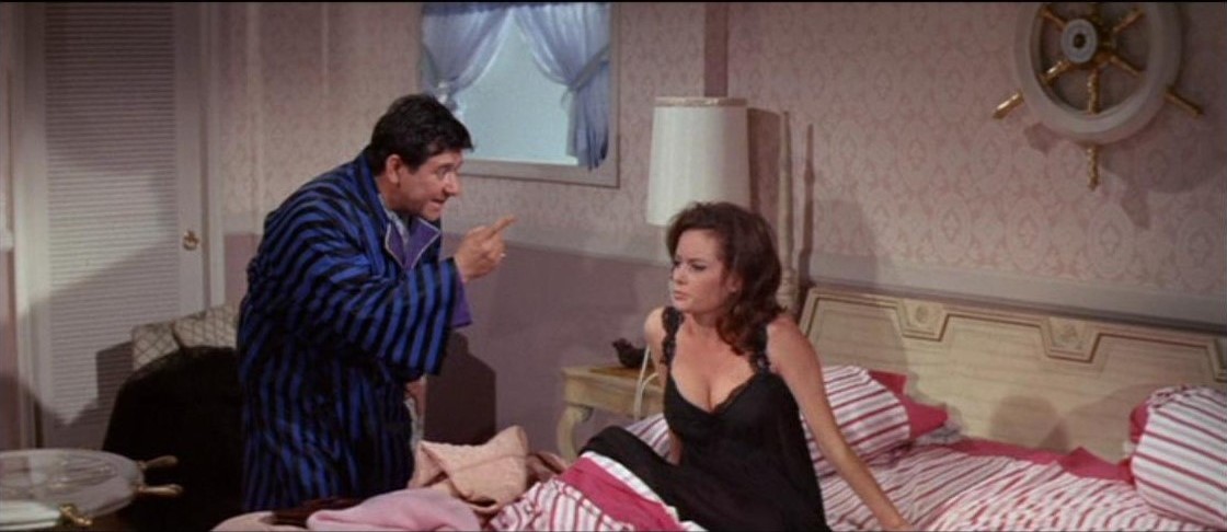 Muscle Beach Party frame grabs (43)