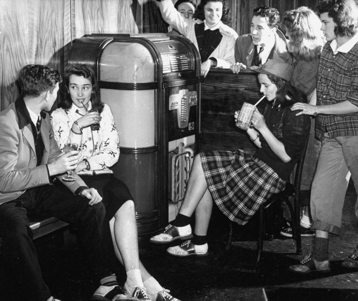 1940s-1950s-teenagers-listening-to-music-at-the-soda-shop