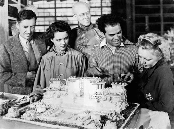 1MV5BMWMxNzg0YTctMWY5Zi00MDNmLTlkZGEtNGI0YWQ4ODU0Y2YwXkEyXkFqcGdeQXVyMDI3OTIzOA@@._V1_